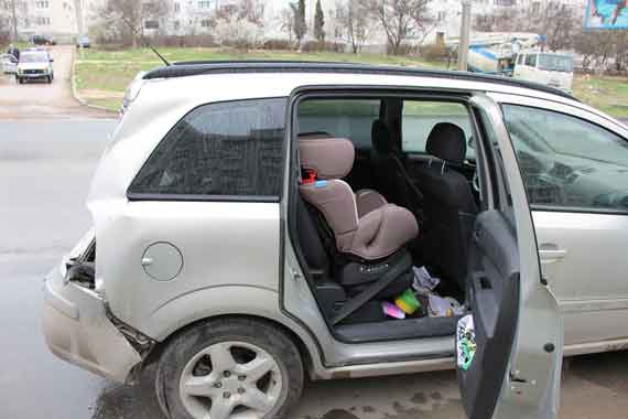 детское кресло в автомобиле спасло ребёнка
