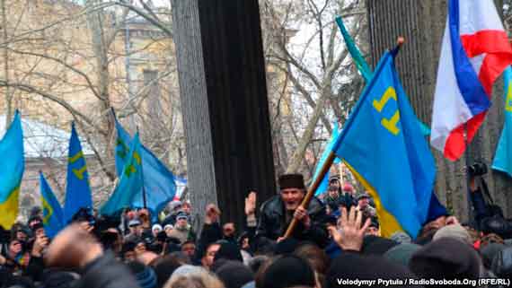 Митинг 26 февраля 2014 года под стенами крымского парламента