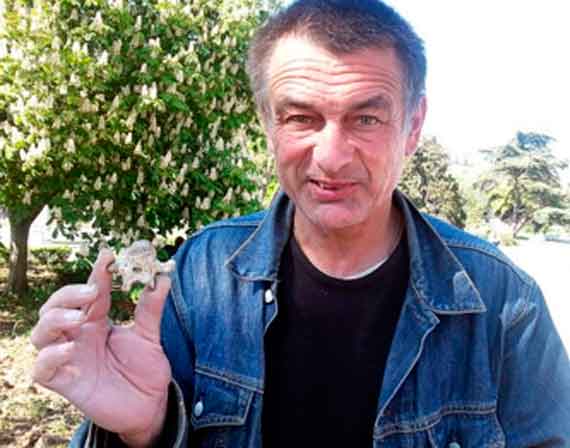 Павел Кулюкин и кость доисторического тюленя