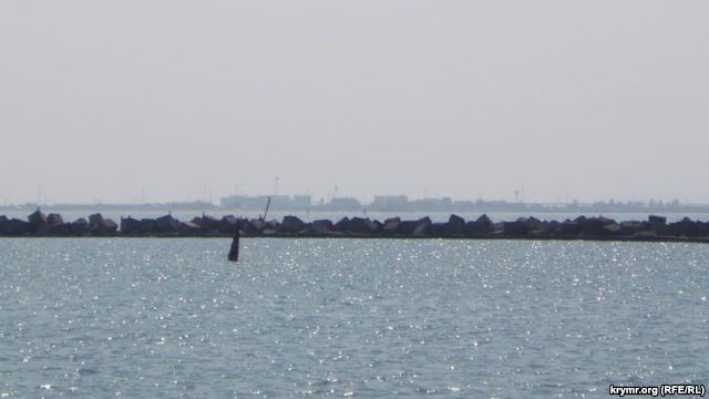 Вид из Крыма на Тамань. До того берега 5 км