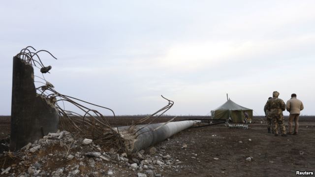 Активисты продолжают блокировать в Херсонской области опоры линий электропередач, снабжающих электроэнергией, в том числе в Крым