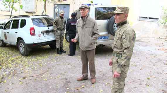 Для жильцов дома номер пятнадцать по улице Большой Морской не было секретом, что рядом с ними работал бордель под видом салона эротического массажа. Крики по ночам, дебоши, курение под окнами квартир, разборки во дворе, звонки перепутавших чужие двери клиентов злачного места беспокоили людей давно.
