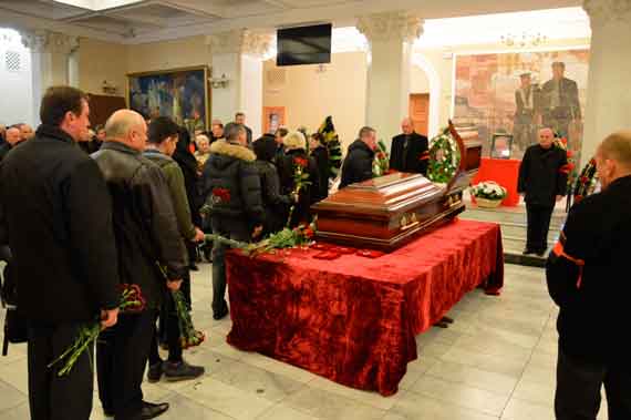 В понедельник, 14 декабря, в Матросском клубе Севастополя состоялось прощание с Валерием Саратовым. Бывший глава городского совета и администрации скончался в московской клинике на 63-м году жизни. 