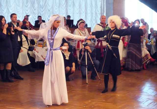 В воскресный день, 17 января, в Культурно-информационном Центре собрались члены Ассоциации национально- культурных обществ Севастополя на тематический вечер «От Рождества до Крещения».