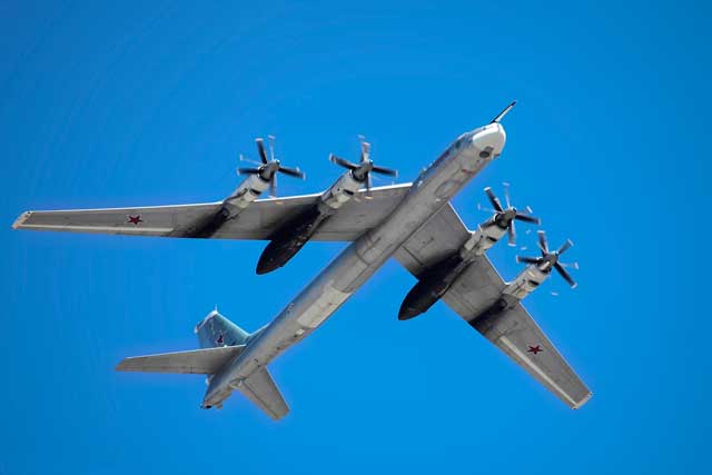 Ту-95 - советский и российский турбовинтовой стратегический бомбардировщик-ракетоносец, один из самых быстрых винтовых самолётов