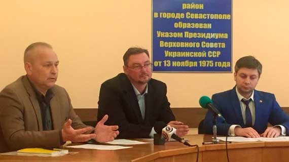 В заседании круглого стола приняли  участие пресс-секретарь Представительства Фонда  защиты вкладчиков в Крымском Федеральном округе Владимир Бова,  руководитель Негосударственного центра бесплатной юридической помощи  «Севастопольский центр правовой помощи»,  председатель общественной организации «МД «Миротворец» Андрей Гефтман, юристы Севастопольского центра правовой помощи  - Антон Терешко и Виктория Ванько, представители общественности, сообщают Новости Севастополя.