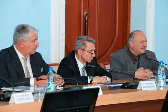 Сегодня, 30 марта, в Правительстве Севастополя состоялась встреча Губернатора Сергея Меняйло и предпринимателей из Греции, проявивших заинтересованность в реализации инвестиционных проектов на территории Севастополя