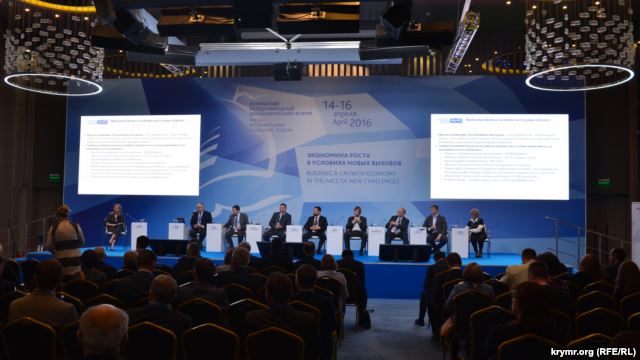ІІ Ялтинский международный экономический форум, организованный российскими властями Крыма не без помощи московских консультантов, никаких результатов не принес и стал очередным мыльным пузырем российской пропаганды.