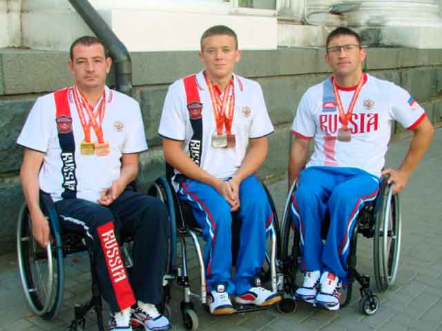 На фото: пловцы-паралимпийцы Эскандер Мустафаев, Андрей Граничка, Дмитрий Крыжановский