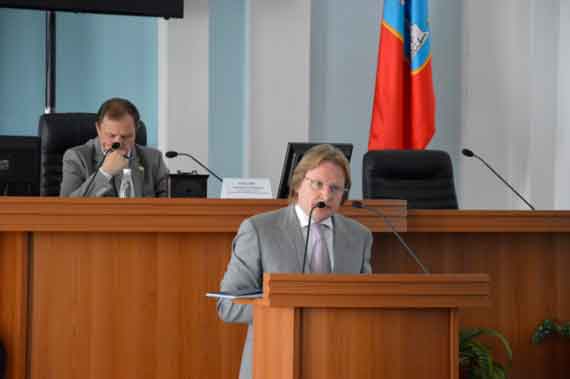 На пленарном заседании Законодательного Собрания с отчётом о деятельности Контрольно-счётной палаты города Севастополя (КСП) за 2015 год выступил её руководитель Дмитрий Гладский.