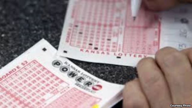 билет лотереи Powerball из США