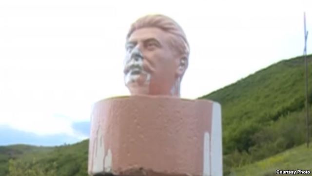 Бюст Сталину в с. Атени, Грузия