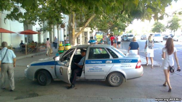 Полицейские в Севастополе запретили уличную акцию протеста против главы города Сергея Меняйло.