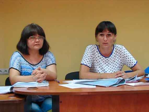 Пресс-конференция предпринимателей: торговые павильоны на Историческом бульваре незаконно сносили чиновники, «оборонцы», «волки» под прикрытием полиции, чтобы установить новые и дестабилизировать обстановку накануне выборов.