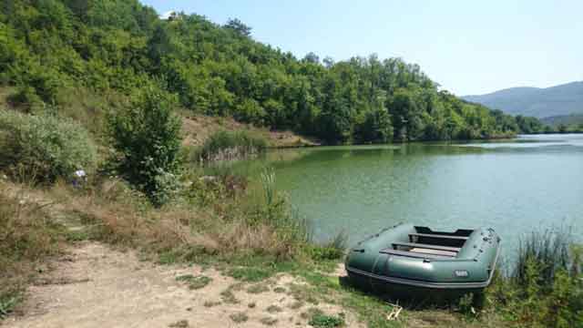 Рыбалка на озере в Крыму