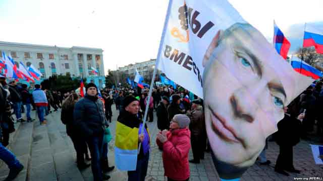 18 марта 2015 года. В Симферополе празднуют годовщину. 
