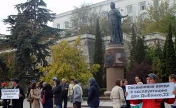 Пайщики «консолевского» дома на Дыбенко вышли на пикет