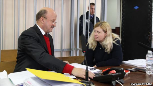 Адвокаты Владимира Галичего: Владимир Высоцкий (л) и Елена Шаповал (п)