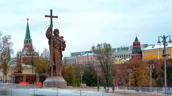 Памятник князю Владимиру в Москве