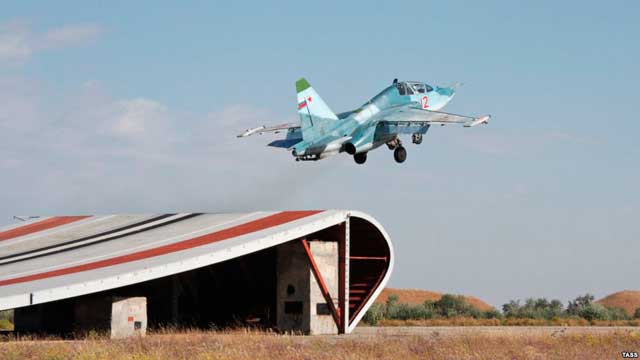 Тренировка летчиков палубной авиации Северного флота России на научно-испытательном тренажере корабельной авиации (НИТКА), повторяющем параметры авианосца «Адмирал Кузнецов», 21 сентября 2010 года