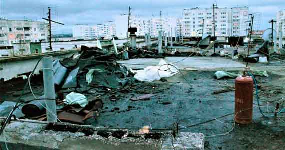 Очередными жертвами сорванной крыши стали жильцы пятиэтажки на улице Косарева, 3