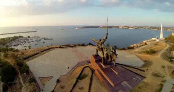 Памятник Солдату и Матросу в Севастополе. Солдат и Матрос