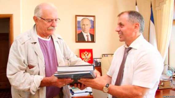 Председатель Союза кинематографистов России Никита Михалков и спикер российского парламента Крыма Владимир Константинов, июль 2014 года