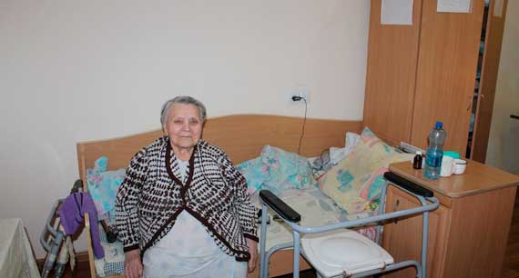История 90-летнего ветерана Анны Палашевой, которую в мае севастопольский дом престарелых пытался выставить на улицу, незаконно требуя доли с орденских доплат к пенсии, получила печальное продолжение