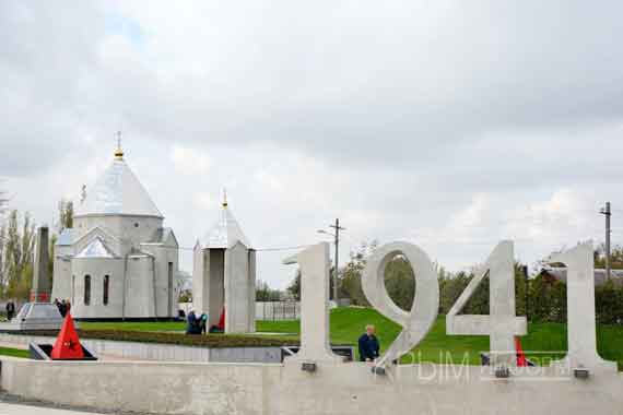 Митрополит Симферопольский и Крымский Лазарь освятил храм на территории мемориального комплекса «Концлагерь «Красный» в селе Мирное Симферопольского района