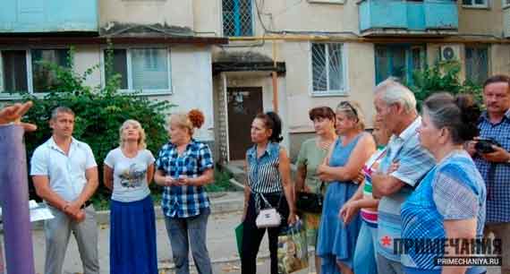 Чиновники и бизнесмены решили взять измором жителей Балаклавы, протестующих против планов надстройки над их крышами еще трех этажей