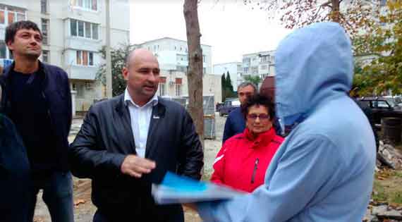 В этом году в доме № 60 в Севастополе на улице Героев Сталинграда закончен капитальный ремонт системы теплоснабжения. Но когда начался отопительный сезон, выяснилось, что тепло в дом не идёт