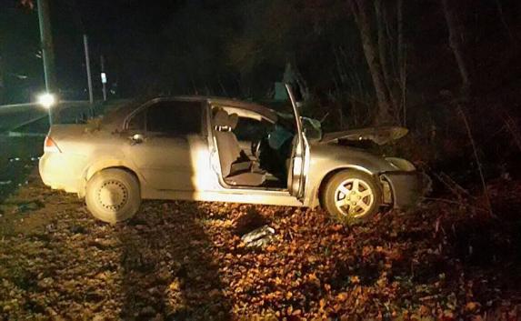 водитель Mitsubishi Lancer выезжал с прилегающей территории на главную автодорогу и не пропустил Nissan Note, который в тот момент двигался в направлении Алушты