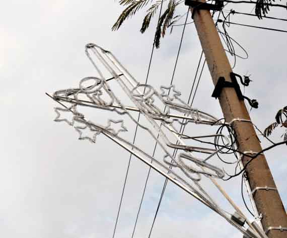 В Каче установили 20 новых светильников уличного освещения, которые выполнены в виде самолетов.