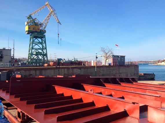 На наклонном стапеле №1 южной производственной площадки Севастопольского морского завода в торжественной обстановке был заложен заказ №001 — плавучий кран «ПК-400 «Севастополь»