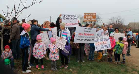 Транспортная схема начала выводить людей на митинги. Правда, пока что они собираются на территории своих садовых товариществ