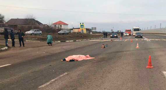 Автомобиль сбил бабушку, сопровождавшую внука и внучку в школу, сегодня утром на пешеходном переходе автодороги «Западный обход Симферополя» – мальчик госпитализирован, бабушка скончалась на месте