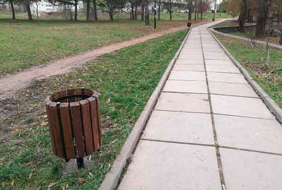 По словам горожан, бездонные урны не вызывают удивления, явление для крымской столицы уже привычное