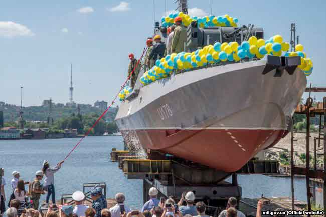 Спуск на воду бронекатера «Гюрза-М». Фото Министерства обороны Украины