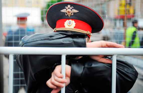 Пьяный российский полицейский