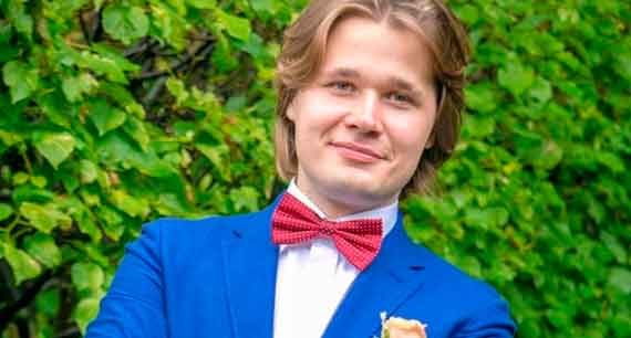 помощник губернатора по оргвопросам Кирилл Богданов, в свое время покинувший Минпромторг и приехавший в Севастополь