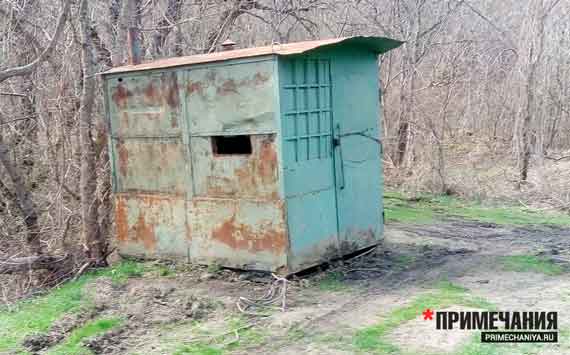 Недавно на берегу Грушевого появился вагончик — явный признак того, что озеро будут облагораживать под платный отдых