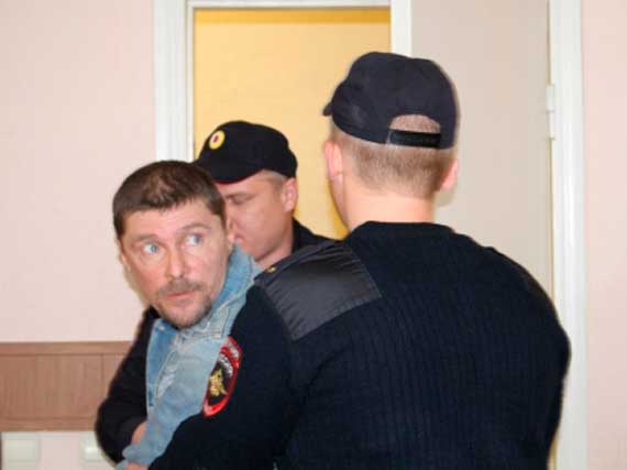 Собранные следственными органами доказательства признаны судом достаточными для вынесения обвинительного приговора в отношении 47-летнего Евгения Янко. Он признан виновным в совершении серии насильственных действий сексуального характера в отношении несовершеннолетних