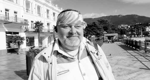 Любимый учитель многих поколений ялтинцев Юрий Монастырев 