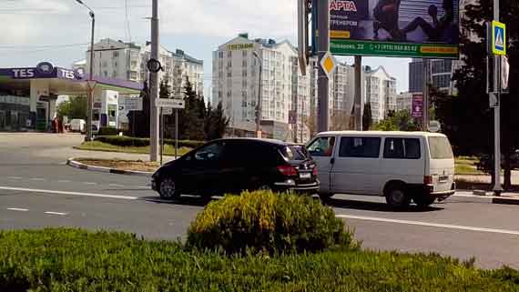 Изменения коснулись и пешеходного перехода между улицами Степаняна и Колобова