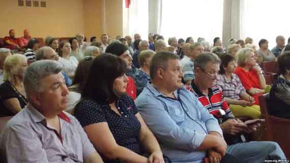 В Севастополе прошли организованные жителями города слушания против застройки западного берега Стрелецкой бухты