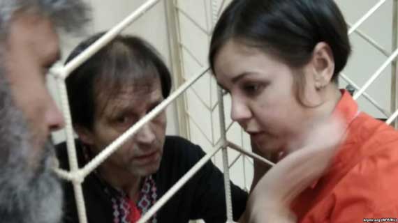 Владимир Балух в суде с адвокатом Ольгой Динзе и общественным защитником архиепископом Климентом