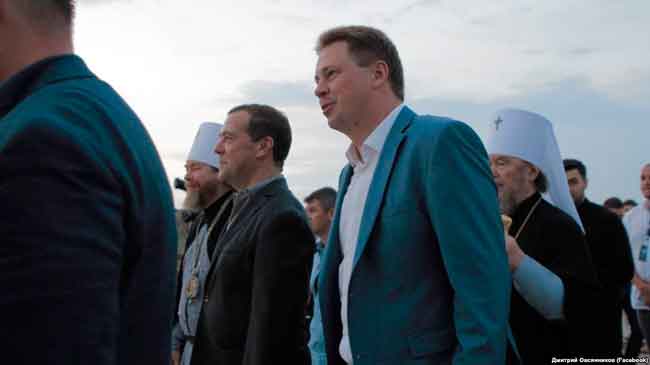 Губернатор Севастополя Дмитрий Овсянников и премьер-министр России Дмитрий Медведев