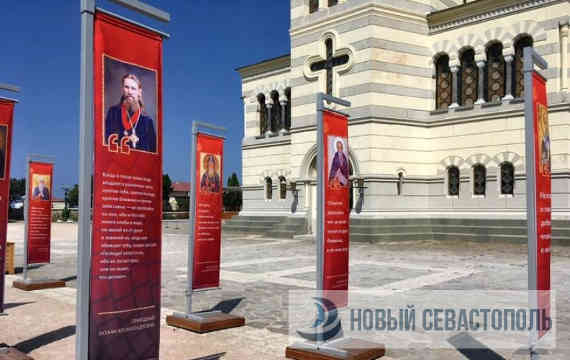 Благоустройство музея-заповедника «Херсонес Таврический» ведет к тому, что различные искусственные конструкции загораживают его территорию виды.