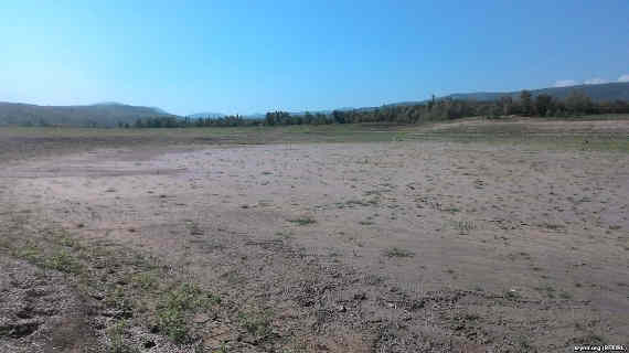 Высохшее русло реки Биюк-Карасу выше Белогорского водохранилища