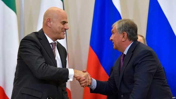 Глава Eni Клаудио Дескальци и глава «Роснефти» Игорь Сечин (архивное фото)